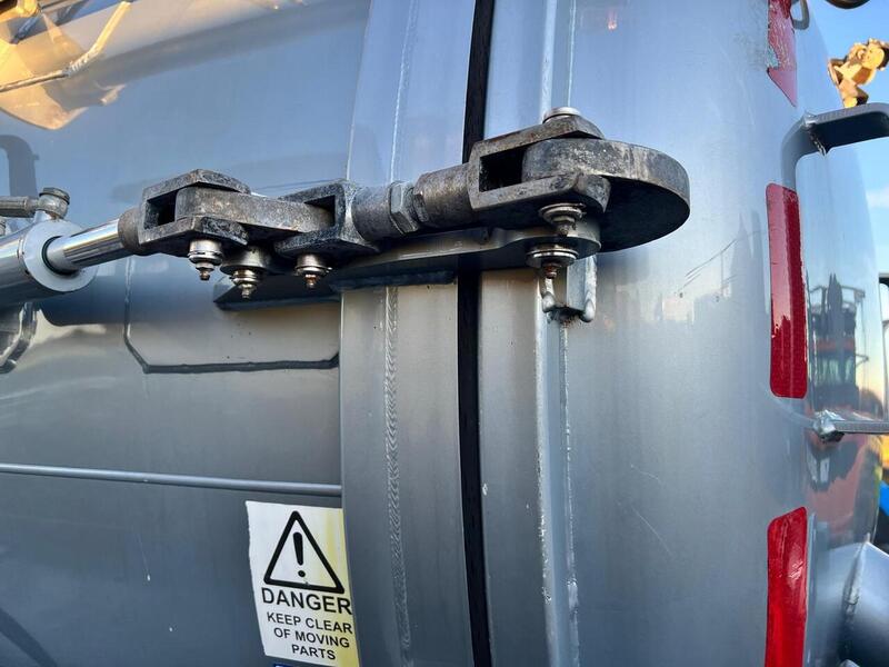 Mercedes-Benz Stainless Steel Vac Tanker