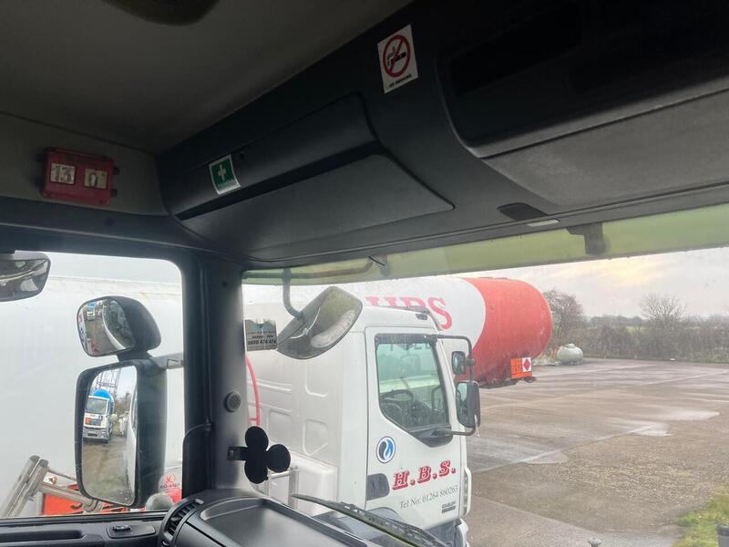 Scania Mid Lift Tractor Unit