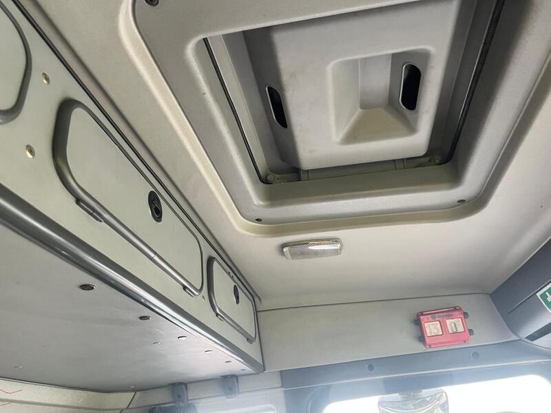 Scania Mid Lift Tractor Unit