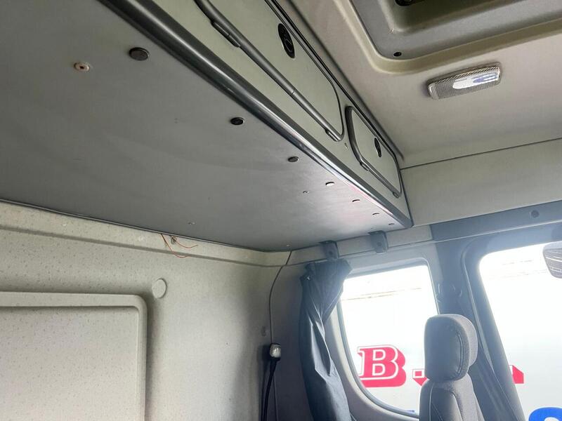 Scania Mid Lift Tractor Unit