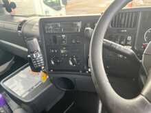 Scania R420 Mid Lift Tractor Unit 