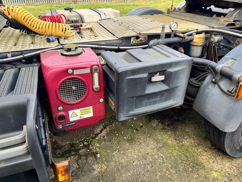 Scania Mid Lift Tractor Unit