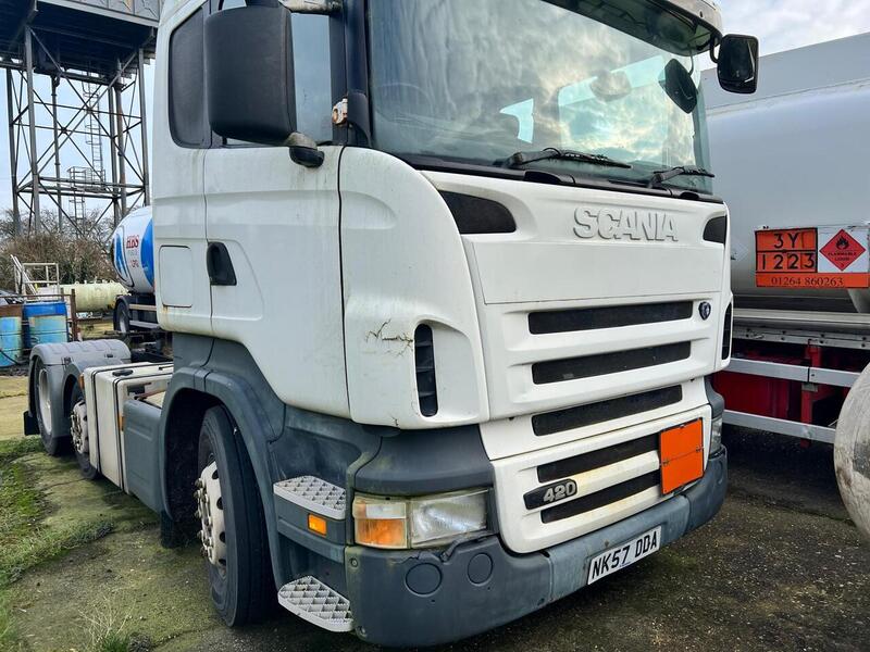 Scania Mid Lift Tractor Unit