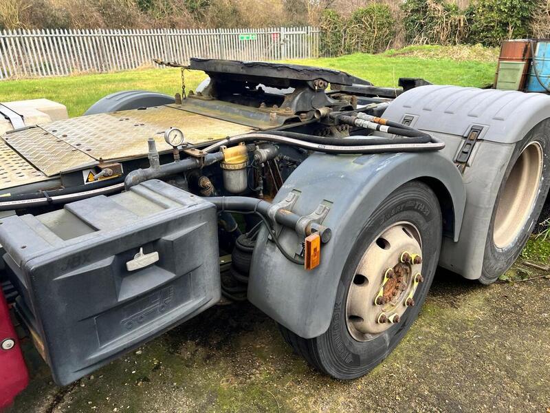Scania Mid Lift Tractor Unit