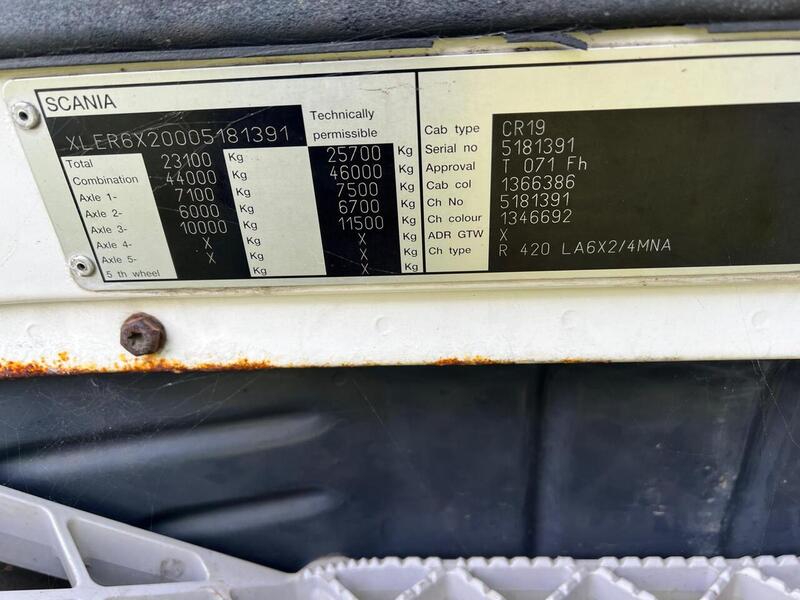 Scania Mid Lift Tractor Unit