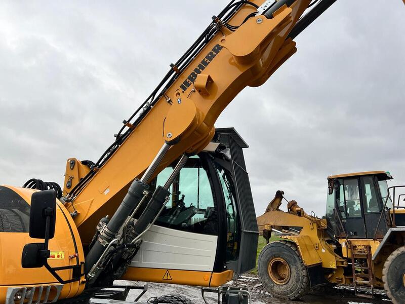 Liebherr Material Handler