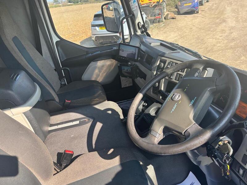 Volvo 24ft Curtain Side