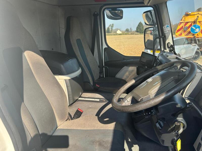 Volvo 24ft Curtain Side