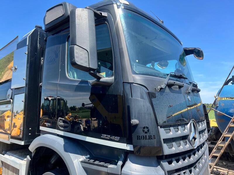 Mercedes-Benz 3245 Fitted with Rolba Super Combi Vac Tanker