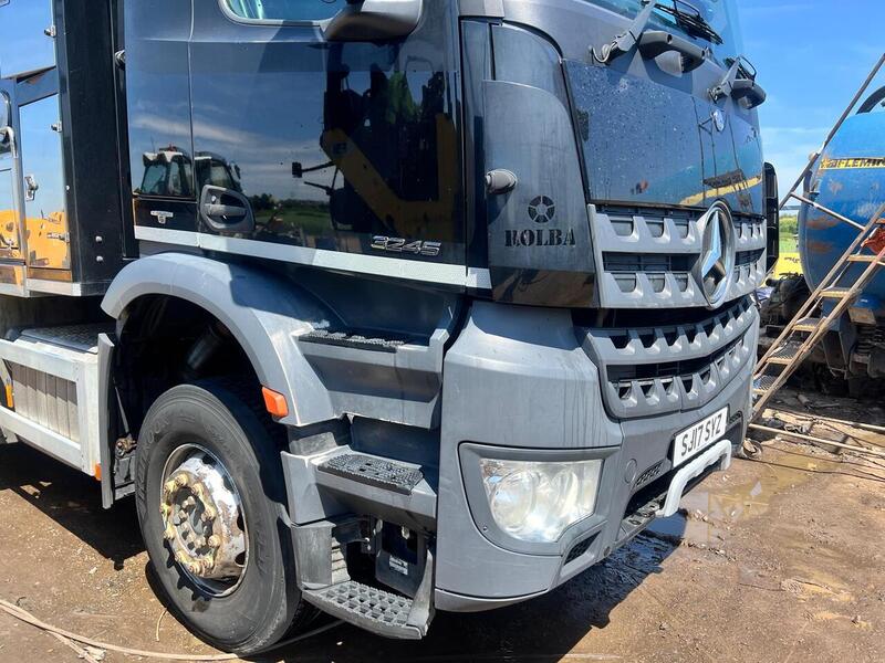 Mercedes-Benz 3245 Fitted with Rolba Super Combi Vac Tanker