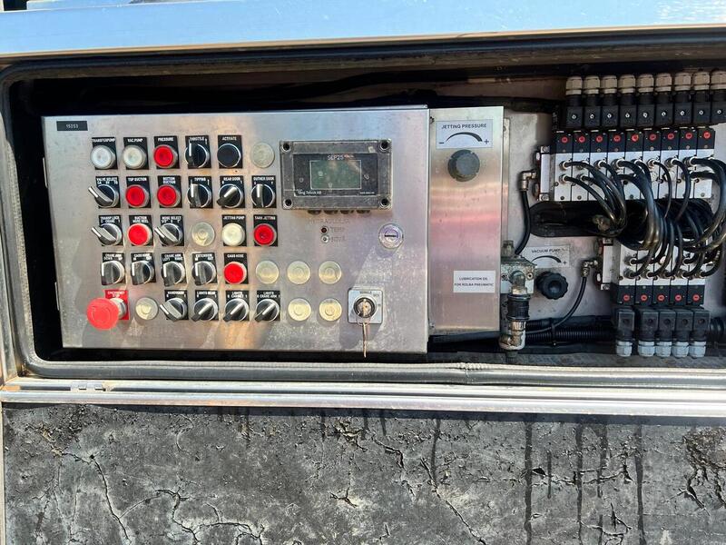 Mercedes-Benz 3245 Fitted with Rolba Super Combi Vac Tanker
