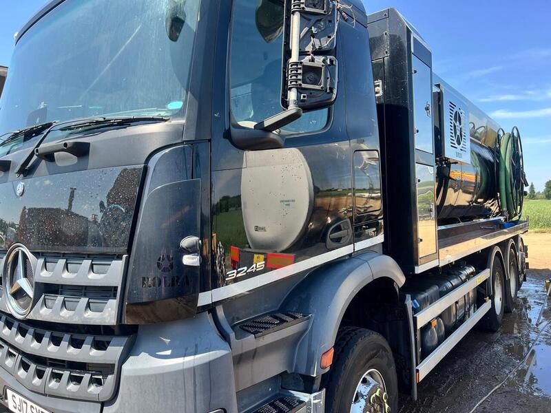 Mercedes-Benz 3245 Fitted with Rolba Super Combi Vac Tanker