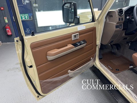 GRJ 71 SDLX 4.0 5dr SWB Automatic Petrol