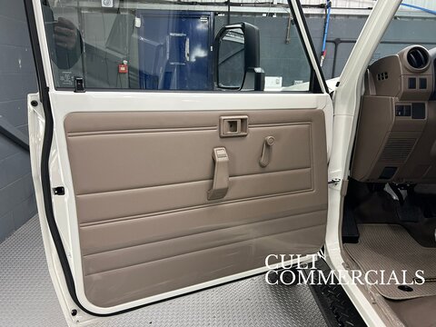 GDJ 79 Single Cab Basic NO DPF 2.8 2dr Pickup Automatic Diesel