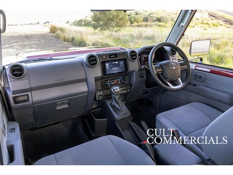 79 70 Series Double Cab Pickup RHD 2.8 4dr Tray Back Automatic Diesel