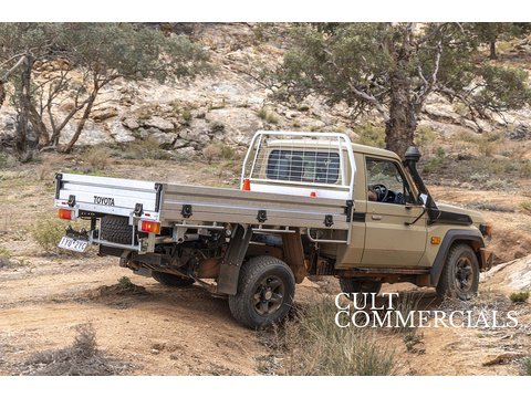 79 70 Series Single Cab RHD 2.8 2dr Tray Back Automatic Diesel