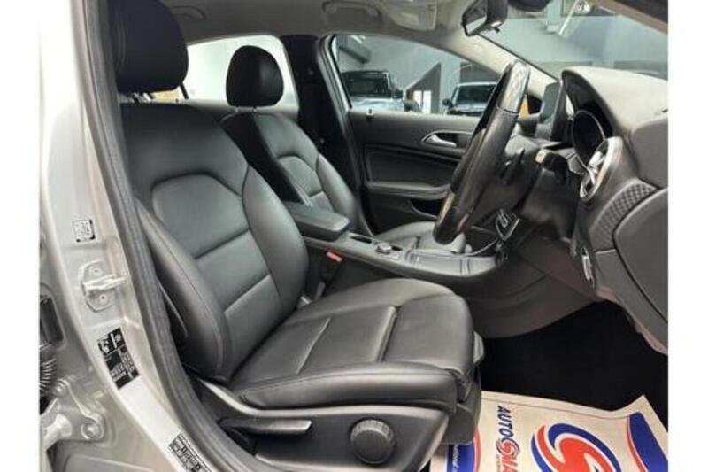 Mercedes-Benz A Class 1.5 A180d Sport (Executive) Hatchback 5dr Diesel 7G-DCT Euro 6 (s/s) (109 ps) - U364