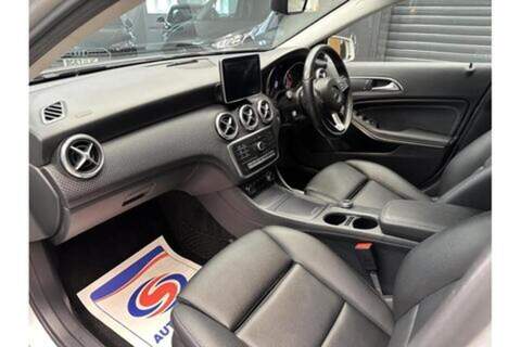 Mercedes-Benz A Class 1.5 A180d Sport (Executive) Hatchback 5dr Diesel 7G-DCT Euro 6 (s/s) (109 ps) - U364