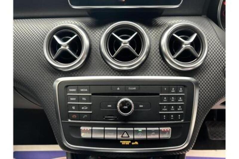 Mercedes-Benz A Class 1.5 A180d Sport (Executive) Hatchback 5dr Diesel 7G-DCT Euro 6 (s/s) (109 ps) - U364