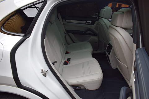 Porsche Cayenne 3.0 V6 E-Hybrid 17.9kWh Platinum Edition Coupe 5dr Petrol Plug-in Hybrid TiptronicS 4WD Euro 6 (s/s) - U535