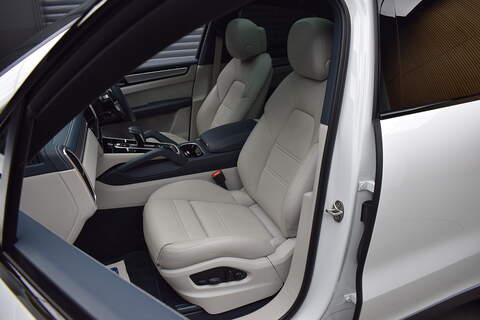 Porsche Cayenne 3.0 V6 E-Hybrid 17.9kWh Platinum Edition Coupe 5dr Petrol Plug-in Hybrid TiptronicS 4WD Euro 6 (s/s) - U535