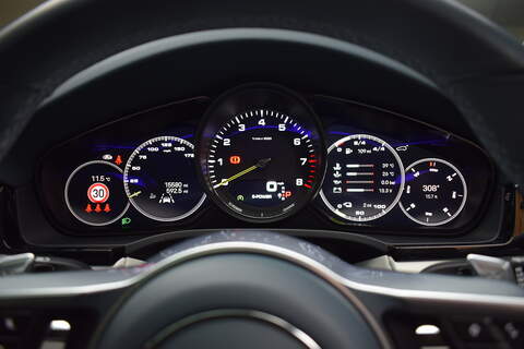 Porsche Cayenne 3.0 V6 E-Hybrid 17.9kWh Platinum Edition Coupe 5dr Petrol Plug-in Hybrid TiptronicS 4WD Euro 6 (s/s) - U535