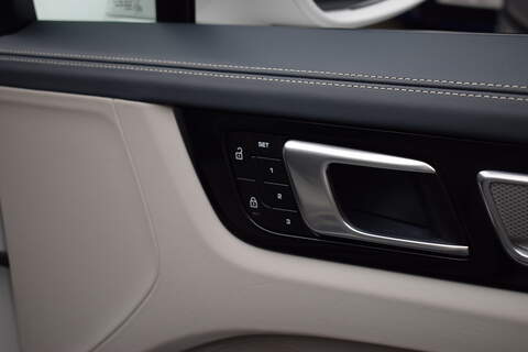 Porsche Cayenne 3.0 V6 E-Hybrid 17.9kWh Platinum Edition Coupe 5dr Petrol Plug-in Hybrid TiptronicS 4WD Euro 6 (s/s) - U535