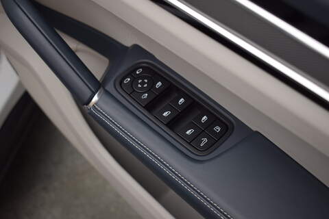 Porsche Cayenne 3.0 V6 E-Hybrid 17.9kWh Platinum Edition Coupe 5dr Petrol Plug-in Hybrid TiptronicS 4WD Euro 6 (s/s) - U535