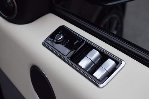 Land Rover Range Rover Sport 3.0 SD V6 Autobiography Dynamic SUV 5dr Diesel Auto 4WD Euro 6 (s/s) (306 ps) - U577