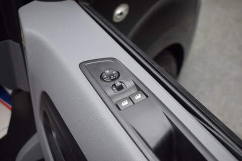 Citroen Dispatch 2.0 BlueHDi 1400 Driver Pro M Panel Van 6dr Diesel EAT8 FWD 2 Euro 6 (s/s) (180 ps) - U621