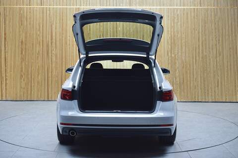 Audi A4 Avant 2.0 TDI Black Edition Estate 5dr Diesel S Tronic quattro Euro 6 (s/s) (190 ps) - U626