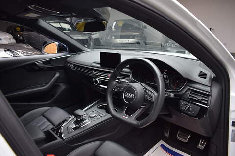 Audi A4 Avant 2.0 TDI Black Edition Estate 5dr Diesel S Tronic quattro Euro 6 (s/s) (190 ps) - U626