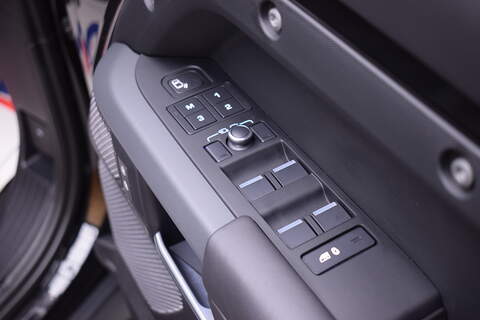 Land Rover Defender 110 3.0 D250 MHEV X-Dynamic HSE SUV 5dr Diesel Auto 4WD Euro 6 (s/s) (250 ps) - U635