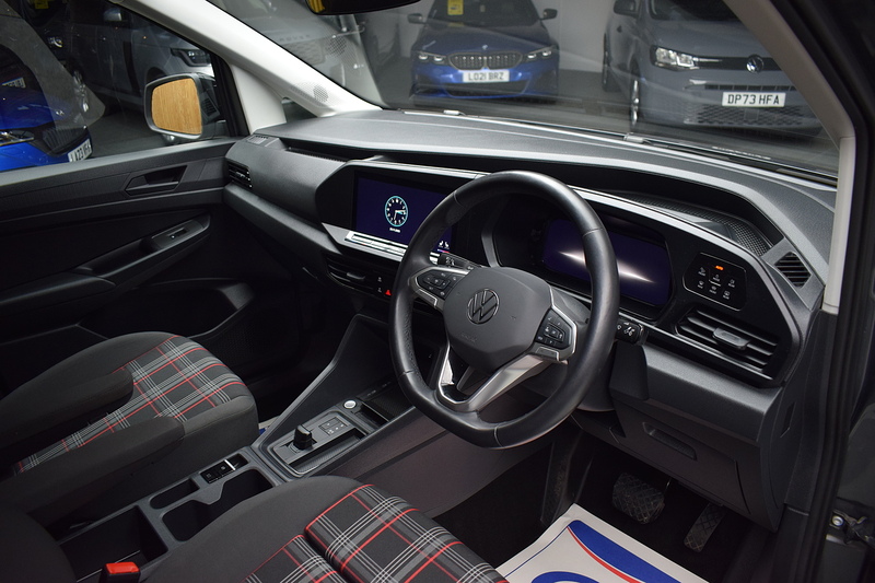 Volkswagen Caddy Maxi 2.0 TDI C20 Commerce Pro Panel Van 6dr Diesel DSG LWB Euro 6 (s/s) (122 ps) - U637