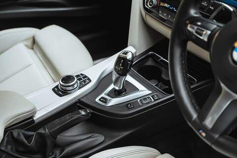 BMW 3 Series 2.0 330e 7.6kWh M Sport Saloon 4dr Petrol Plug-in Hybrid Auto Euro 6 (s/s) (252 ps) - U642