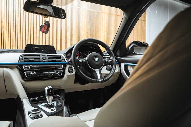 BMW 3 Series 2.0 330e 7.6kWh M Sport Saloon 4dr Petrol Plug-in Hybrid Auto Euro 6 (s/s) (252 ps) - U642