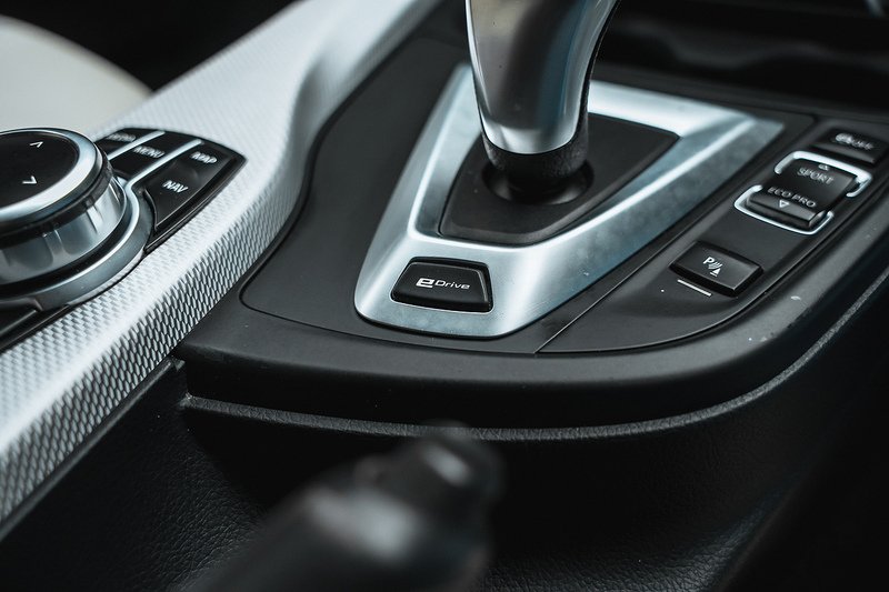 BMW 3 Series 2.0 330e 7.6kWh M Sport Saloon 4dr Petrol Plug-in Hybrid Auto Euro 6 (s/s) (252 ps) - U642