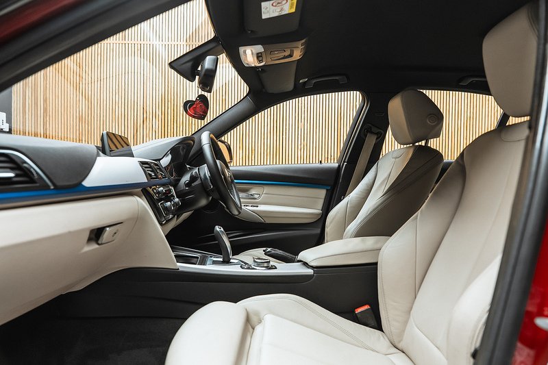 BMW 3 Series 2.0 330e 7.6kWh M Sport Saloon 4dr Petrol Plug-in Hybrid Auto Euro 6 (s/s) (252 ps) - U642