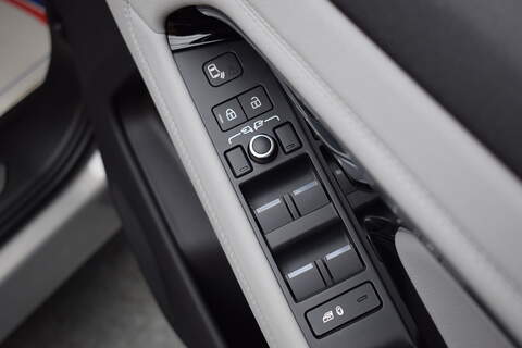 Land Rover Range Rover Evoque 2.0 P250 MHEV R-Dynamic SE SUV 5dr Petrol Auto 4WD Euro 6 (s/s) (249 ps) - U643