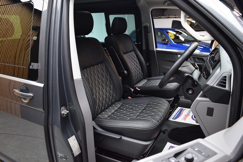 Volkswagen Transporter 2.0 BiTDI T30 Highline Kombi Double Cab 5dr Diesel DSG 4Motion SWB Euro 6 (s/s) (204 ps) - U648