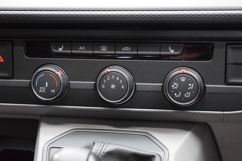 Volkswagen Transporter 2.0 BiTDI T30 Highline Kombi Double Cab 5dr Diesel DSG 4Motion SWB Euro 6 (s/s) (204 ps) - U648