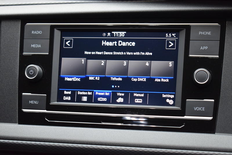 Volkswagen Transporter 2.0 BiTDI T30 Highline Kombi Double Cab 5dr Diesel DSG 4Motion SWB Euro 6 (s/s) (204 ps) - U648