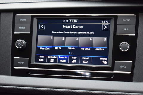 Volkswagen Transporter 2.0 BiTDI T30 Highline Kombi Double Cab 5dr Diesel DSG 4Motion SWB Euro 6 (s/s) (204 ps) - U648