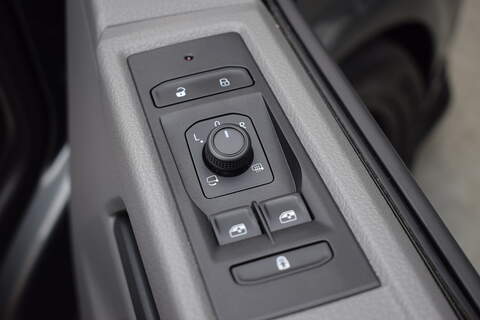 Volkswagen Transporter 2.0 BiTDI T30 Highline Kombi Double Cab 5dr Diesel DSG 4Motion SWB Euro 6 (s/s) (204 ps) - U648