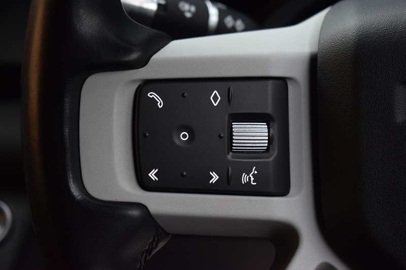 Land Rover Defender 90 3.0 D200 MHEV Hard Top SUV 3dr Diesel Auto 4WD SWB Euro 6 (s/s) (200 ps) - U664