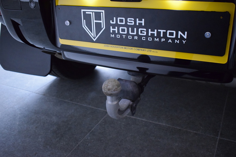 Land Rover Defender 90 3.0 D200 MHEV Hard Top SUV 3dr Diesel Auto 4WD SWB Euro 6 (s/s) (200 ps) - U664