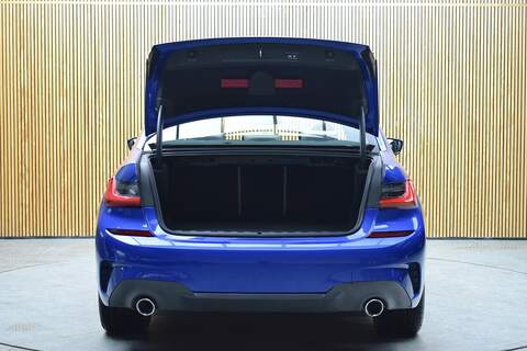 BMW 3 Series 2.0 330e 12kWh M Sport Saloon 4dr Petrol Plug-in Hybrid Auto Euro 6 (s/s) (292 ps) - U665