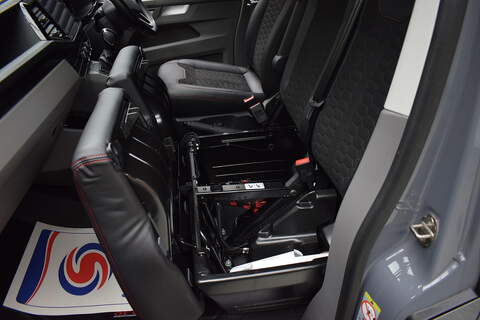 Volkswagen Transporter 2.0 BiTDI T32 Sportline Black Edition Panel Van 5dr Diesel DSG FWD SWB Euro 6 (s/s) (204 ps) - U669