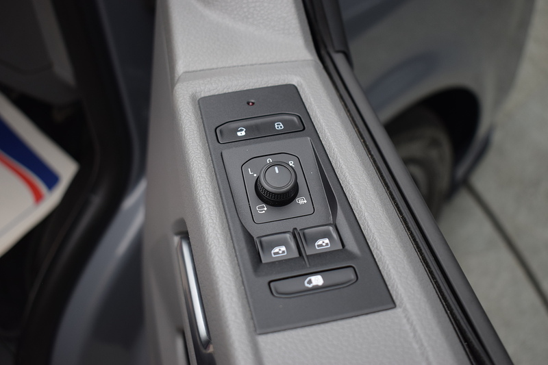 Volkswagen Transporter 2.0 BiTDI T32 Sportline Black Edition Panel Van 5dr Diesel DSG FWD SWB Euro 6 (s/s) (204 ps) - U669