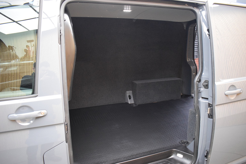 Volkswagen Transporter 2.0 BiTDI T32 Sportline Black Edition Panel Van 5dr Diesel DSG FWD SWB Euro 6 (s/s) (204 ps) - U669